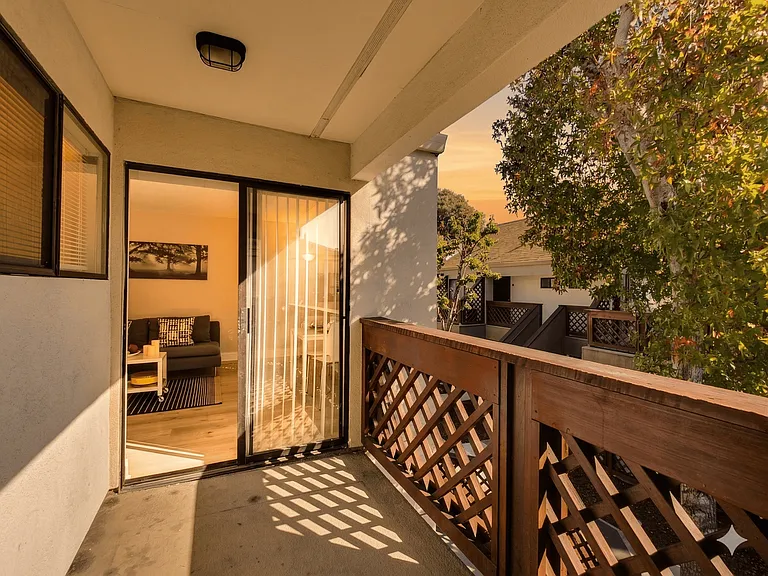 Fruitvale Haus — Photo 5
