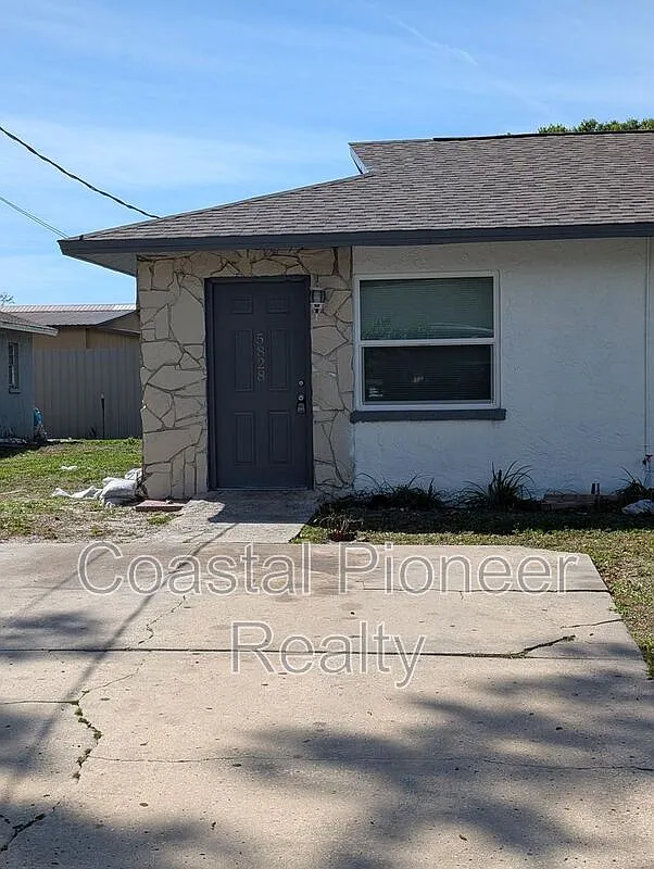 3 bed, 2.0 bath, 1036 sqft, $1,860 — Photo 3