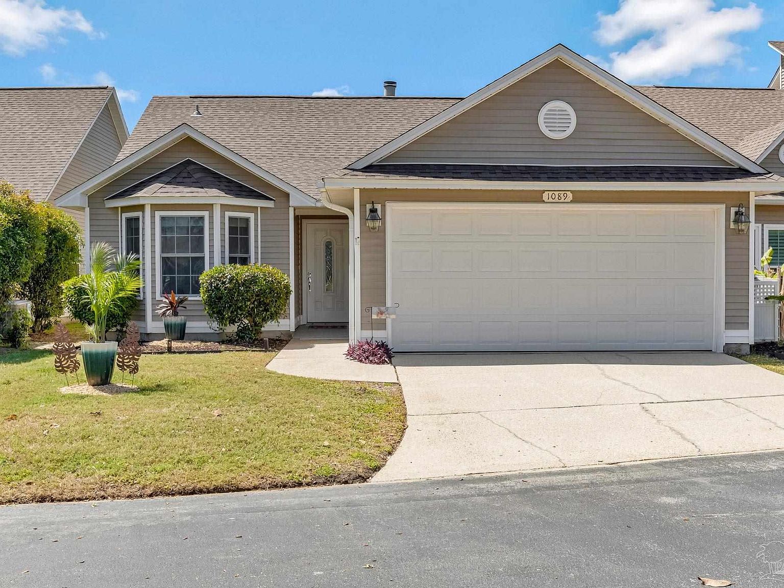 1089 Lionsgate Ln