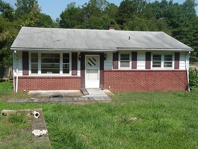1st image of 220 Grayleaf Cir