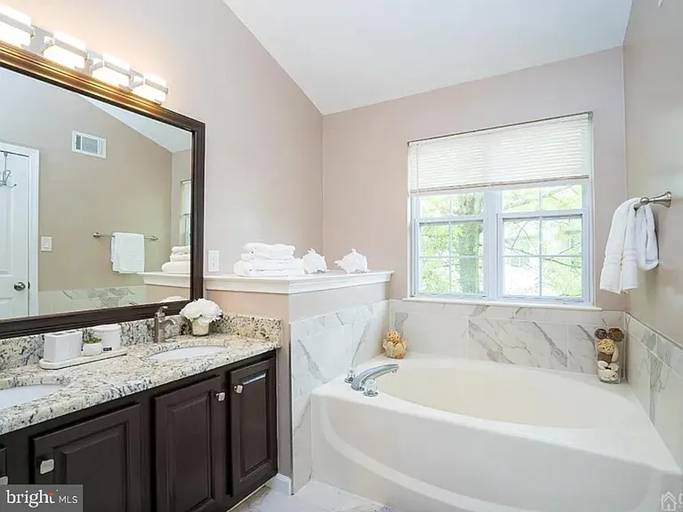 704 Dahlia Cir — Photo 14