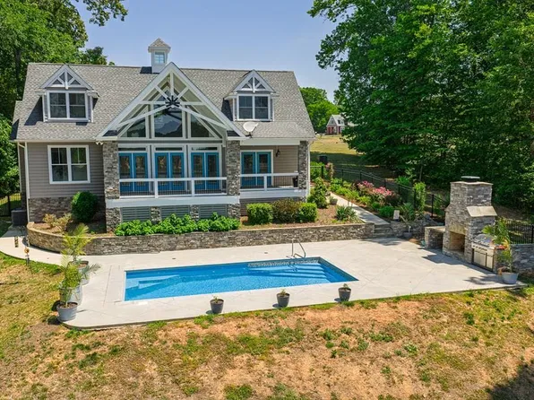 174 Lawsons Dr, Clarksville, VA 23927