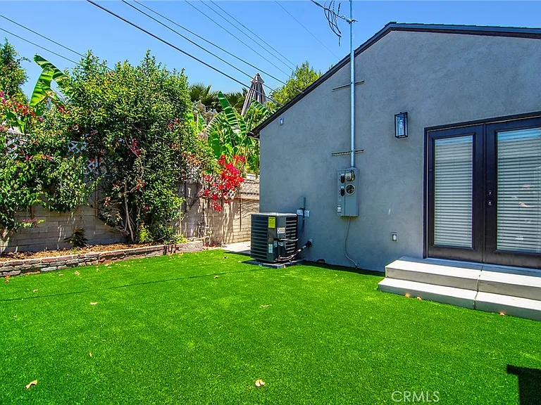 6363 Darby Ave — Photo 16