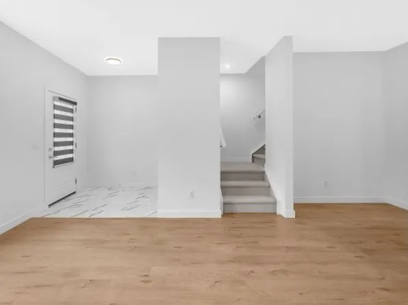 7379 202nd Ave SE, Calgary, AB T3S 0E8