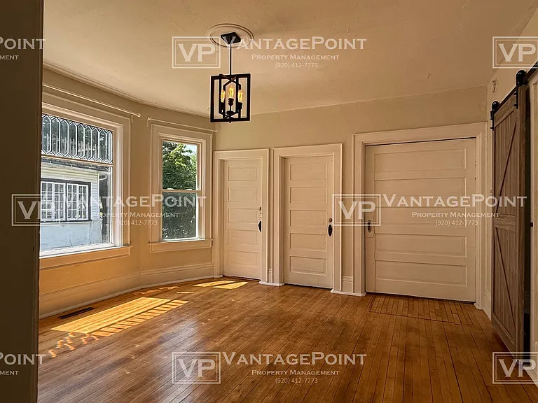 117 S Oakland Ave — Photo 2