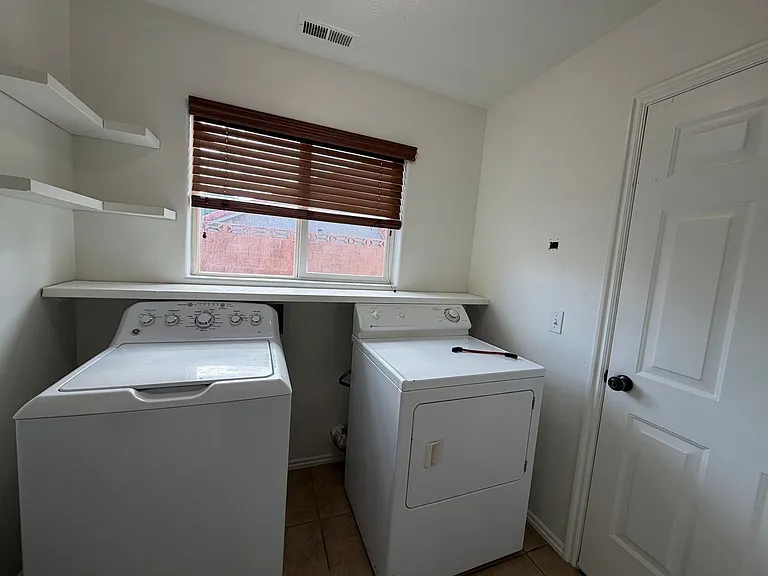 2325 E 350 N — Photo 23