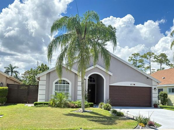 1504 Lake Breeze Dr