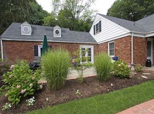 102 Blair Rd, Oyster Bay, NY 11771