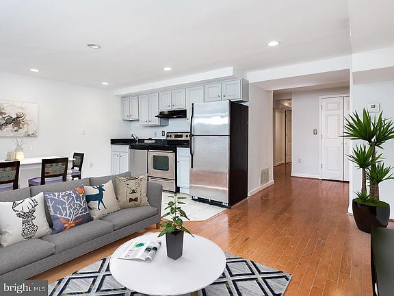 3rd image of 1321 Fairmont St NW APT 1