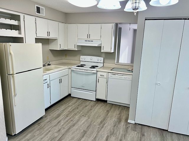 1st image of 2608 W Willowlake Dr #24