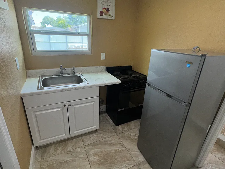6516 SW 18th St #1 — Photo 5