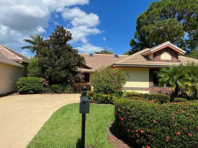 1st image of 439 SW Monroe Dr