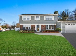25 Waverly Pl, Aberdeen, NJ 07747