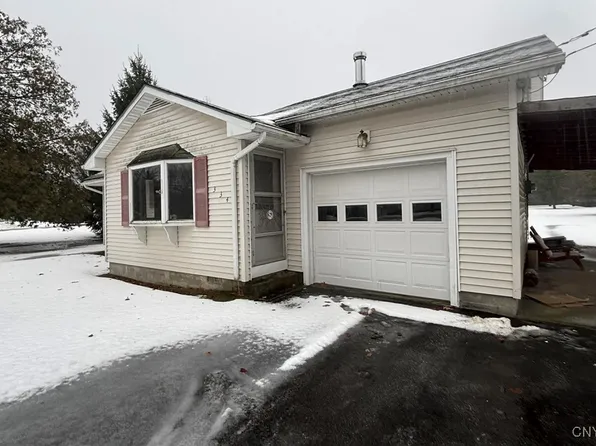 334 Dodge Ave, Sackets Harbor, NY 13685