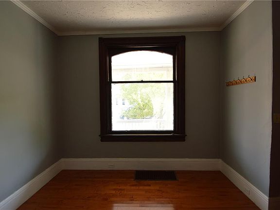 3rd image of 1402 Washington St