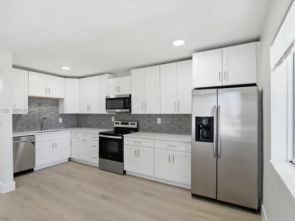 1400 NE 43rd Ct, Pompano Beach, FL 33064