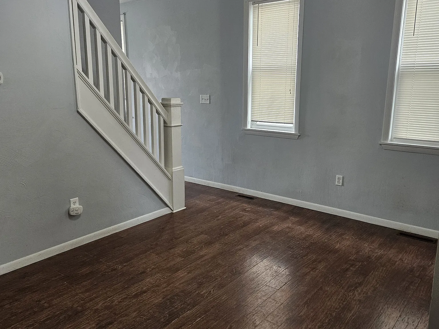 3 bed, $970 — Photo 2