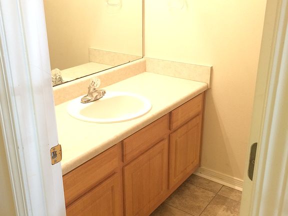 4th image of 876 Dunwoody Pl
