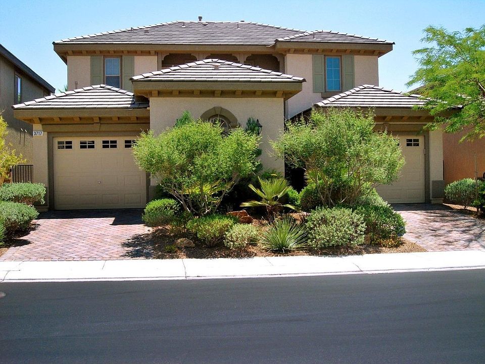 Front of Home w/ Split 2-Car Garages