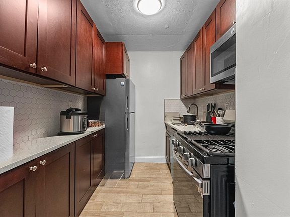 2nd image of 201 Saint Pauls Ave APT 5A