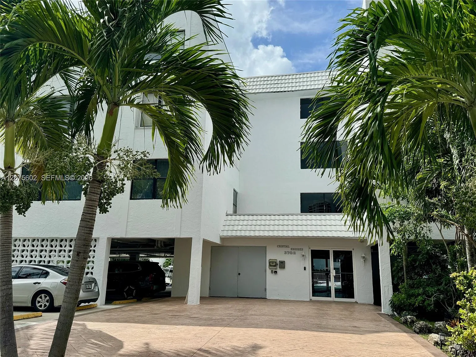 Cristal Shores Condo — Photo 1