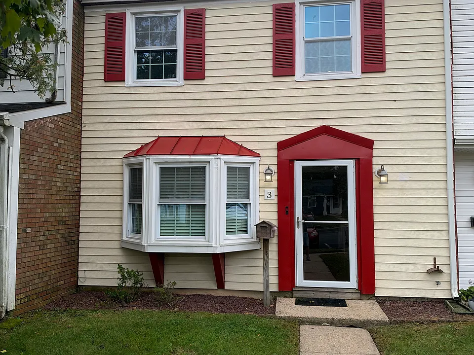3 Ridgewood Pl