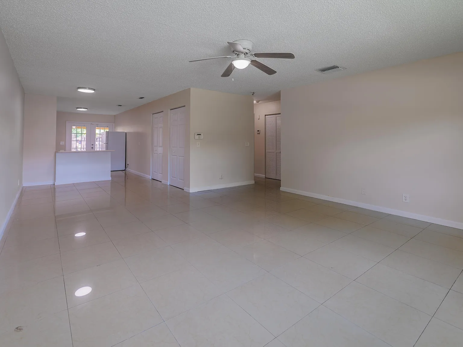 3 bed, 2.0 bath, 1312 sqft, $2,600 — Photo 2