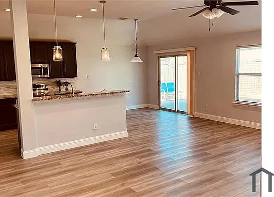 3 bed, 1696 sqft, $2,500 — Photo 4