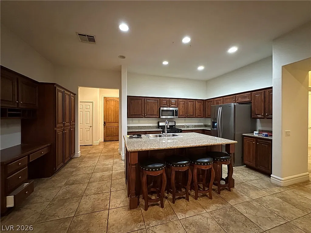 4 bed, 3.0 bath, 1720 sqft, $2,350 — Photo 1