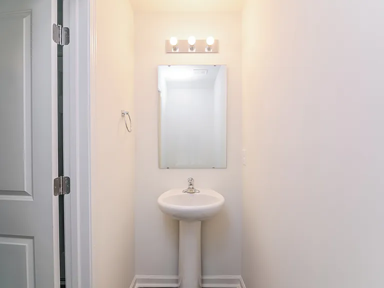 2205 Samuel Ln — Photo 15