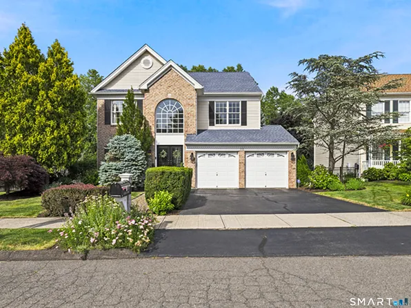 35 Lilac Lane, Danbury, CT 06810