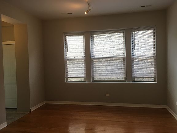3rd image of 4740 N Malden St