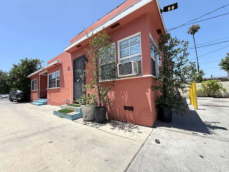 6914 1/2 S Main St — Photo 15