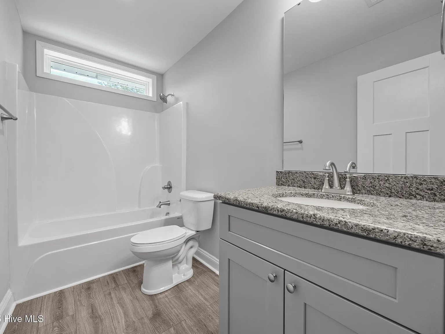 3 bed, 2.5 bath, 1440 sqft, $2,300 — Photo 4