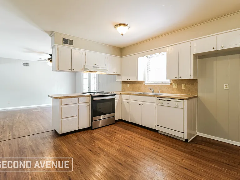8110 Alvin Ln — Photo 6