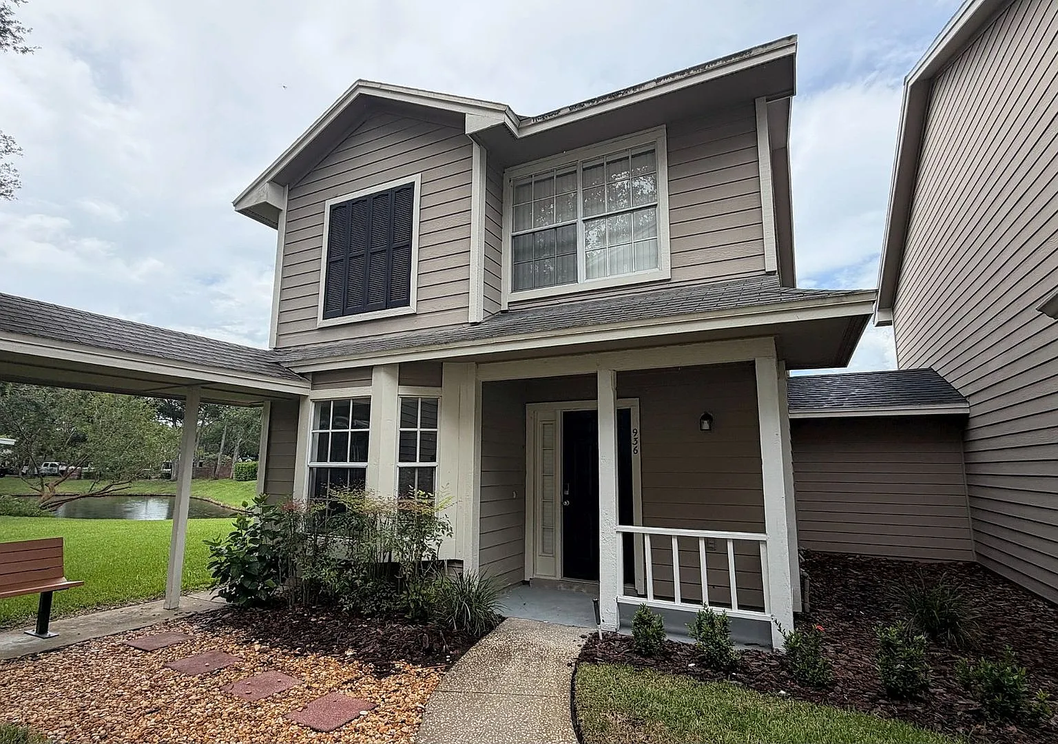 Spacious 2 Bed 2.5 Bath Home in East Orlando with Community Pool — Photo 1