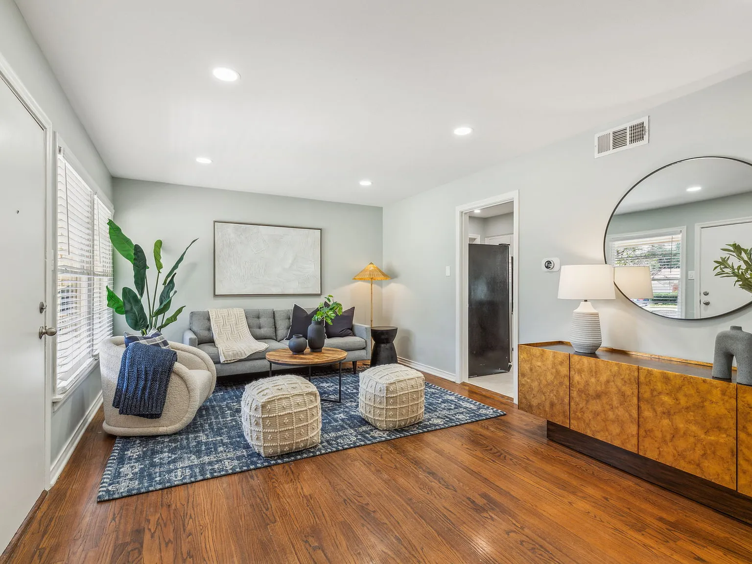 3 bed, 1.5 bath, 1212 sqft, $2,495 — Photo 2