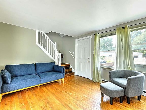 4th image of 52 Nancy St Unit 8