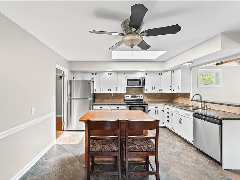 225 Chestnut St — Photo 23