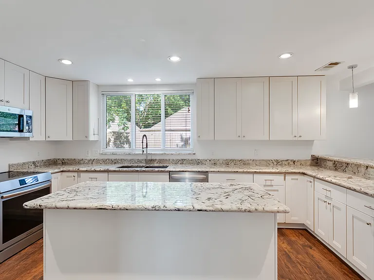 16215 Hollow Rock Dr — Photo 12
