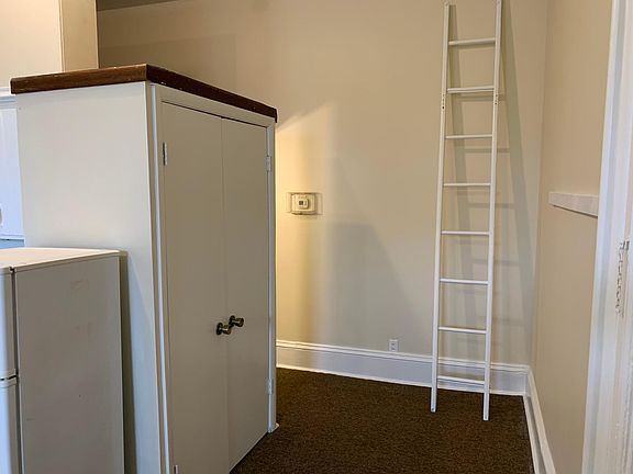 5th image of 401 W Jackson St #1