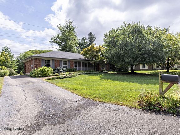 3rd image of 413 Lochinvar Pl