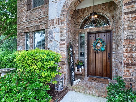 3rd image of 1529 Hackett Creek Dr