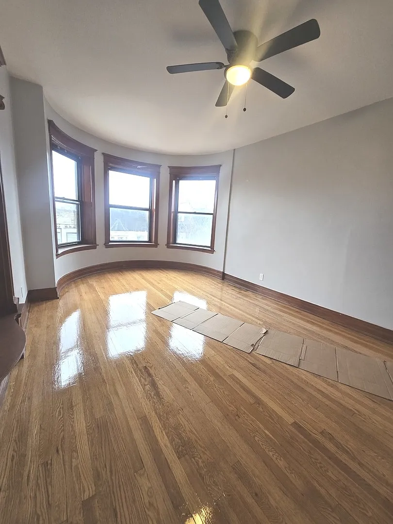 Building Photo - 4939 S Vincennes Ave #3