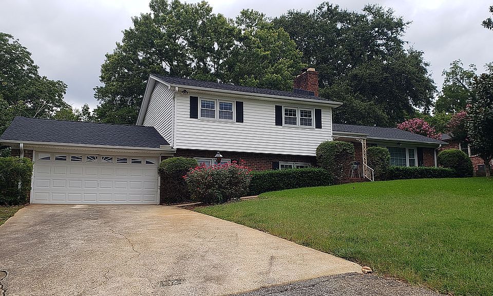 1st image of 12 Sandown Ln