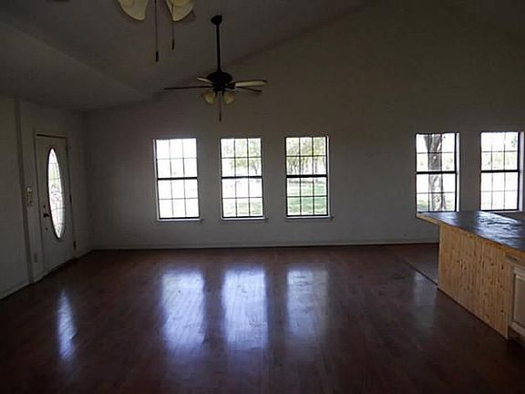 4th image of 1601 County Road 607