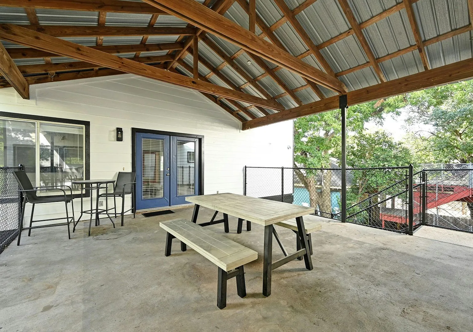 Renovated 6bed/3bath Close to Campus! — Photo 2