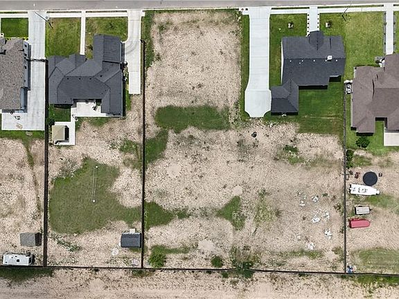 5th image of 2504 Deion Dr