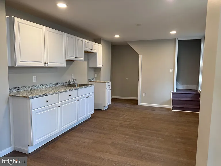 231 Roosevelt Ave — Photo 6