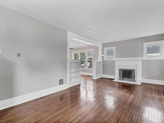 4th image of 2256 Yale Ave